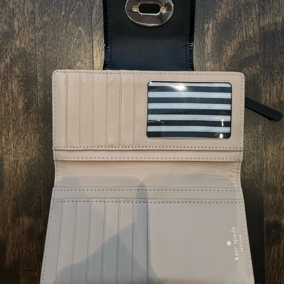 Kate Spade ♠️ wallet - Picture 5 of 9